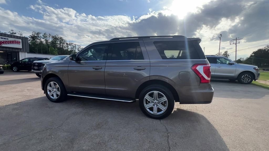 Used 2019 Ford Expedition XLT w/ Equipment Group 202A RWD image 4