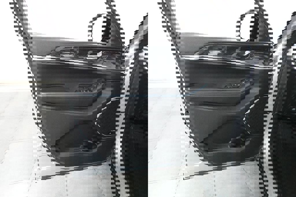 Used 2023 Jeep Grand Cherokee Trailhawk AWD/4WD image 21