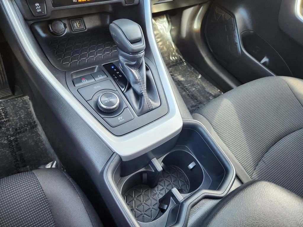 Used 2025 Toyota RAV4 LE image 25