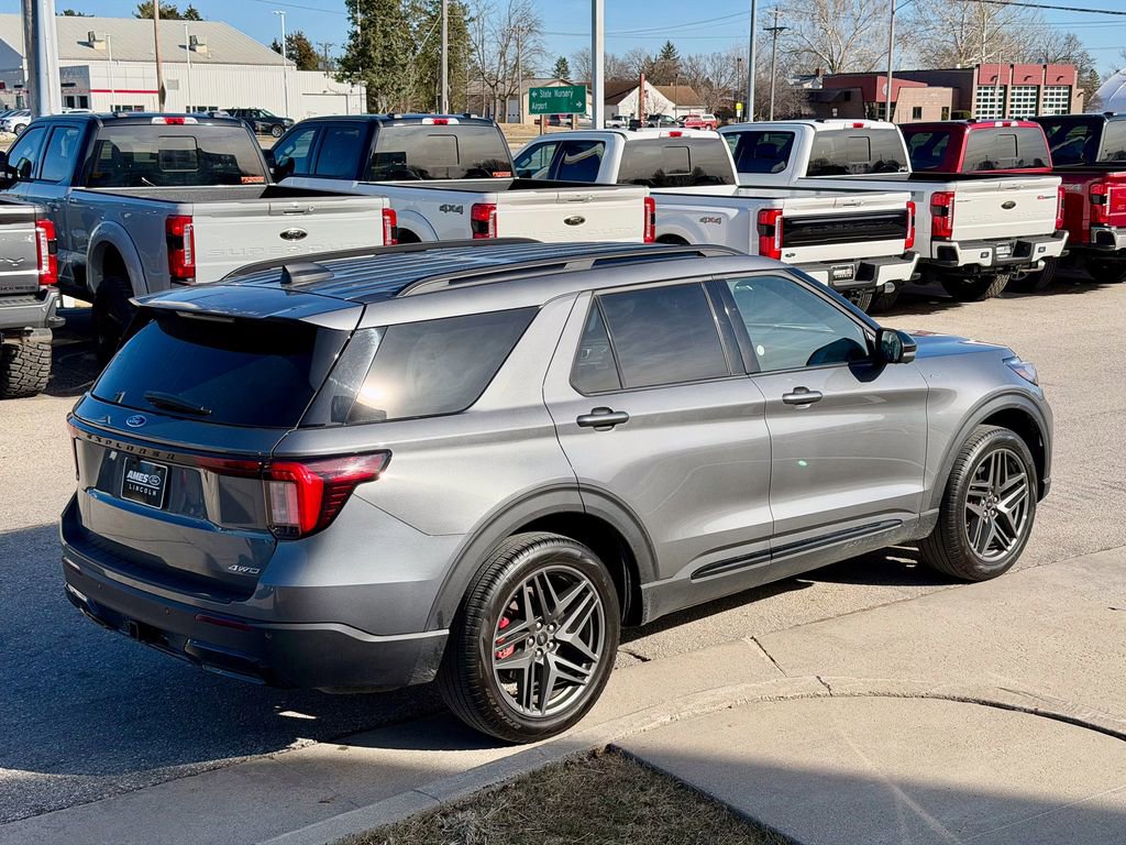 Used 2025 Ford Explorer ST-Line w/ ST-Line Street Pack image 6