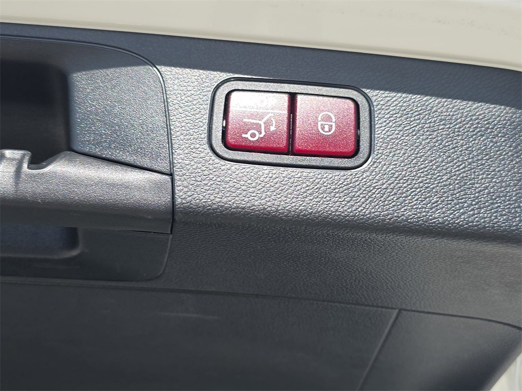 Used 2017 Mercedes-Benz GLC 300 4MATIC image 16