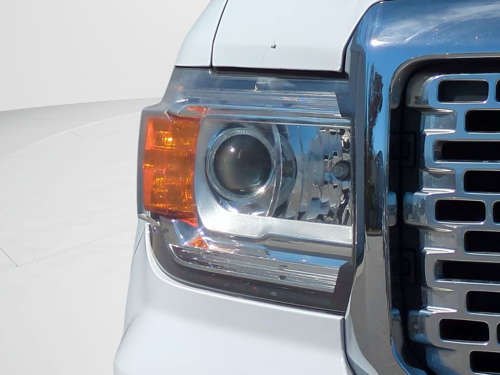 Used 2018 GMC Canyon Denali image 10