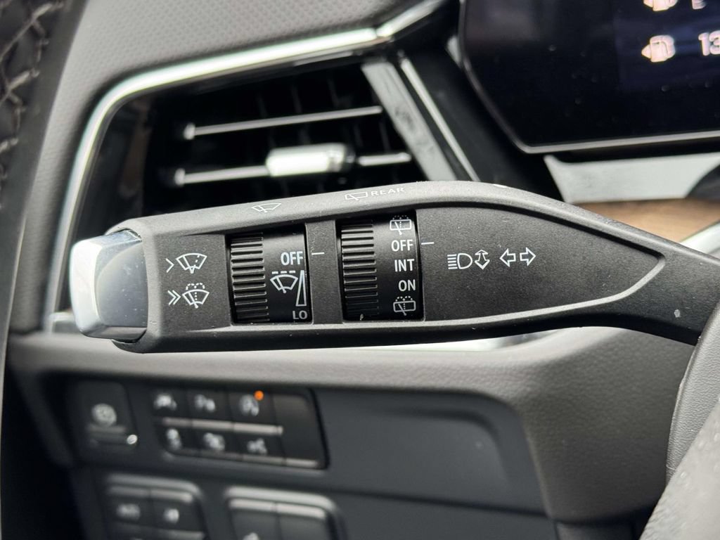 Used 2025 Chevrolet Suburban High Country AWD/4WD image 21