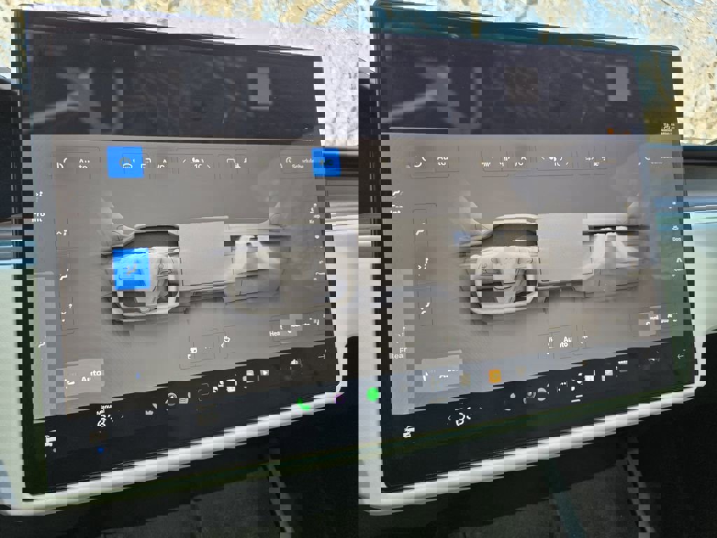 Used 2022 Tesla Model S image 14