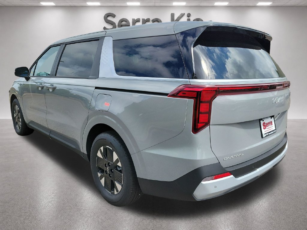 New 2027 Kia Carnival LXS FWD image 3