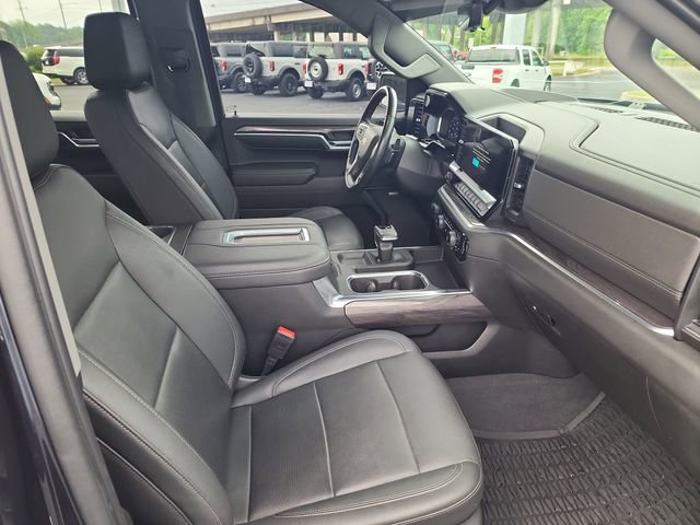 Used 2022 Chevrolet Silverado 1500 LTZ w/ LTZ Premium Package AWD/4WD image 13