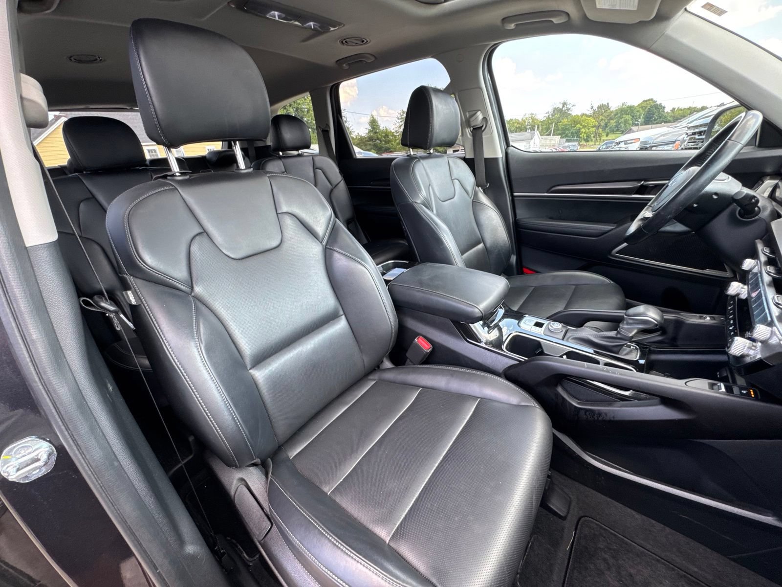 Used 2025 Kia Telluride S FWD image 30