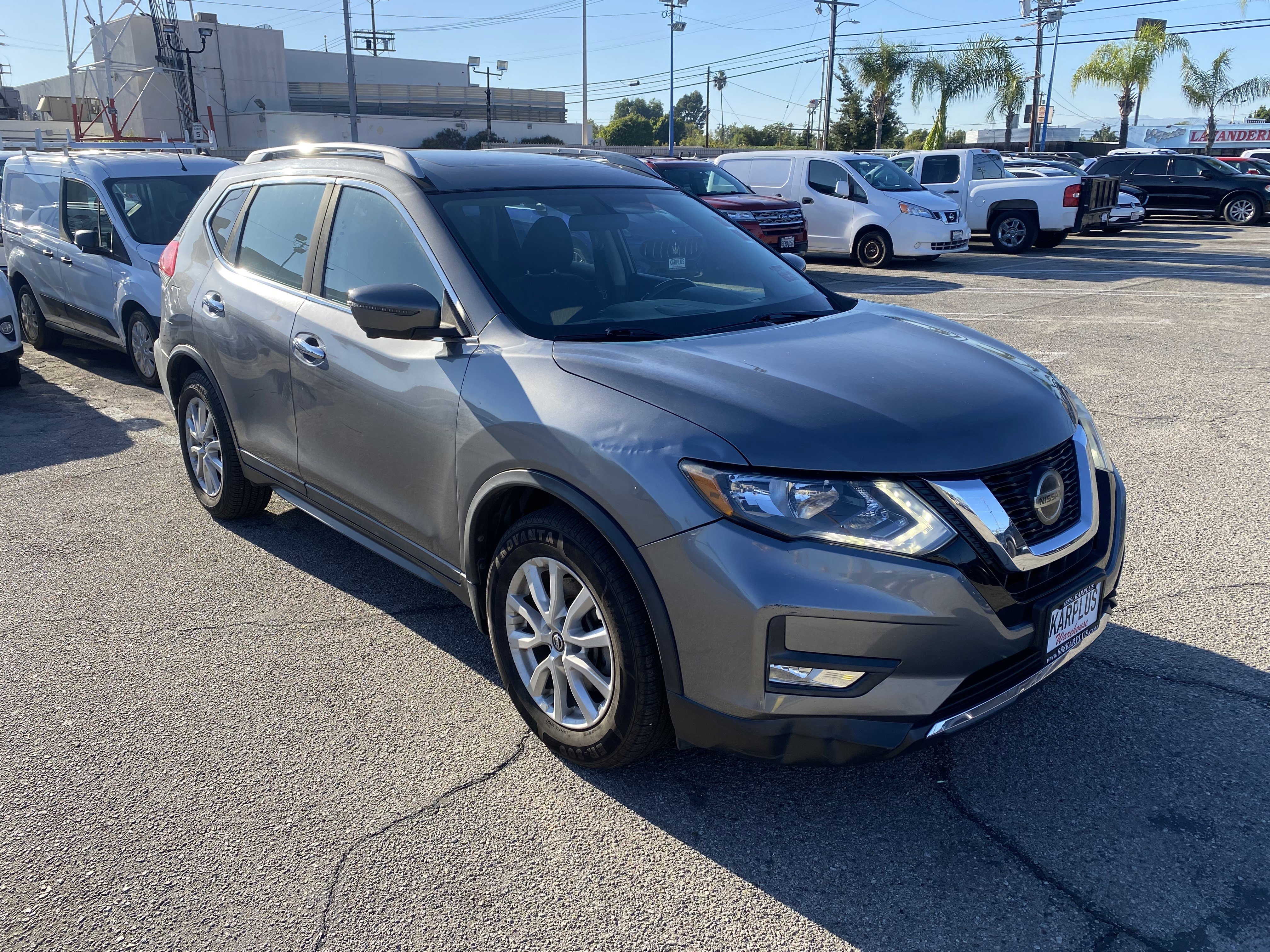 Used 2018 Nissan Rogue SV w/ Premium Package image 6