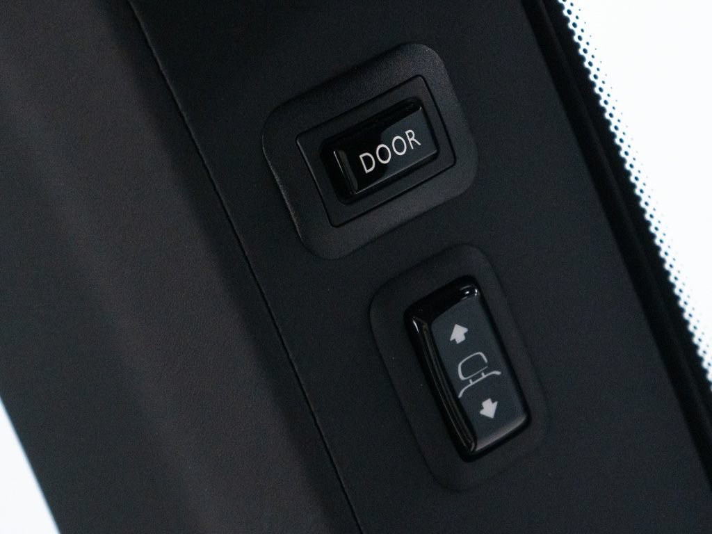 Certified 2023 Rolls-Royce Cullinan Black Badge w/ Driver's Package AWD/4WD image 33