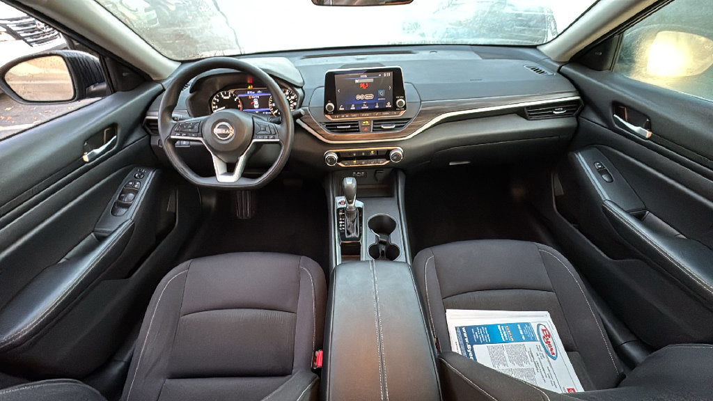 Used 2025 Nissan Altima 2.5 SV FWD image 32