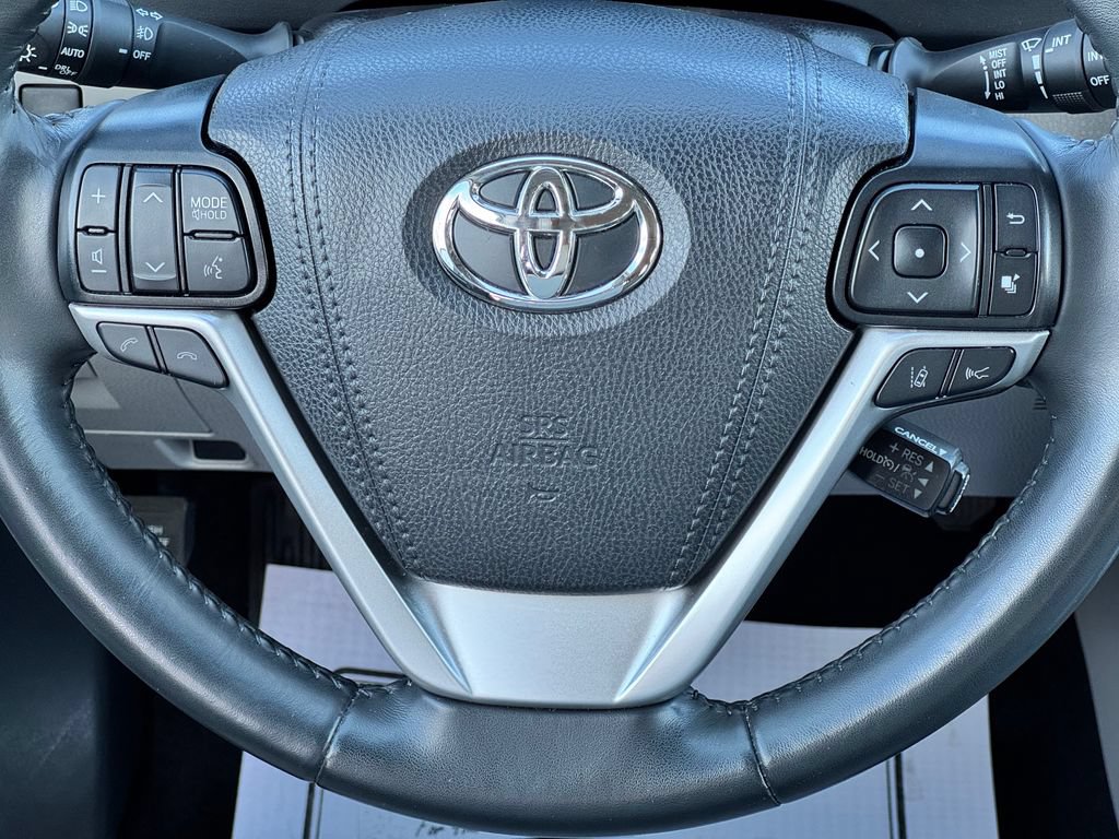 Used 2019 Toyota Highlander XLE FWD image 23