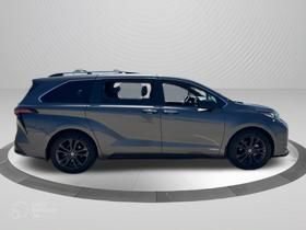 Used 2021 Toyota Sienna XSE w/ XSE Plus Package FWD image 4