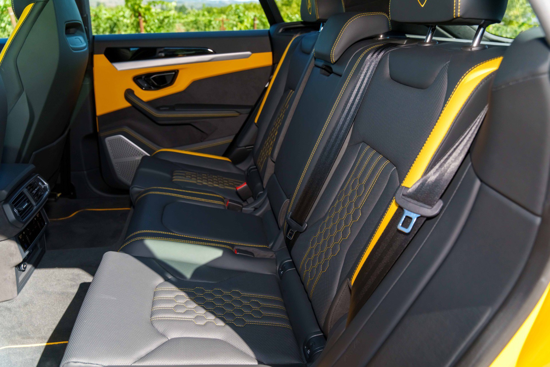 Used 2025 Lamborghini Urus SE image 40