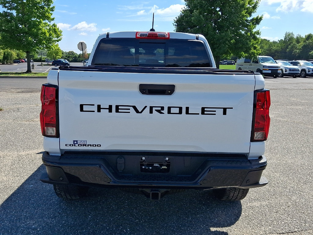 Used 2024 Chevrolet Colorado Trail Boss w/ Technology Package AWD/4WD image 10