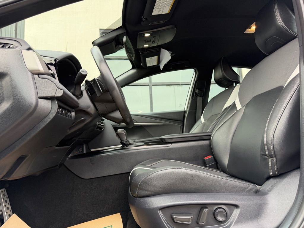 Used 2025 Toyota Camry SE image 11