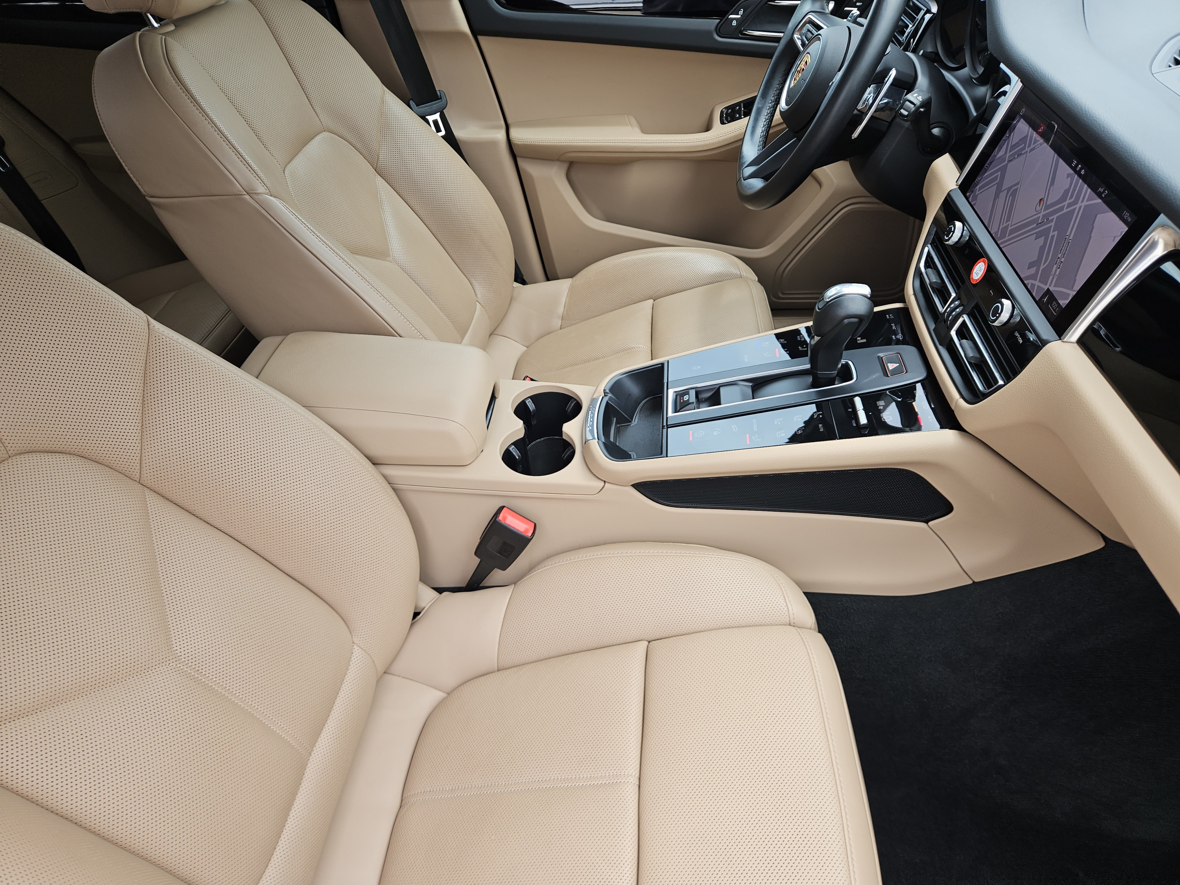 Certified 2023 Porsche Macan Turbo AWD/4WD image 15