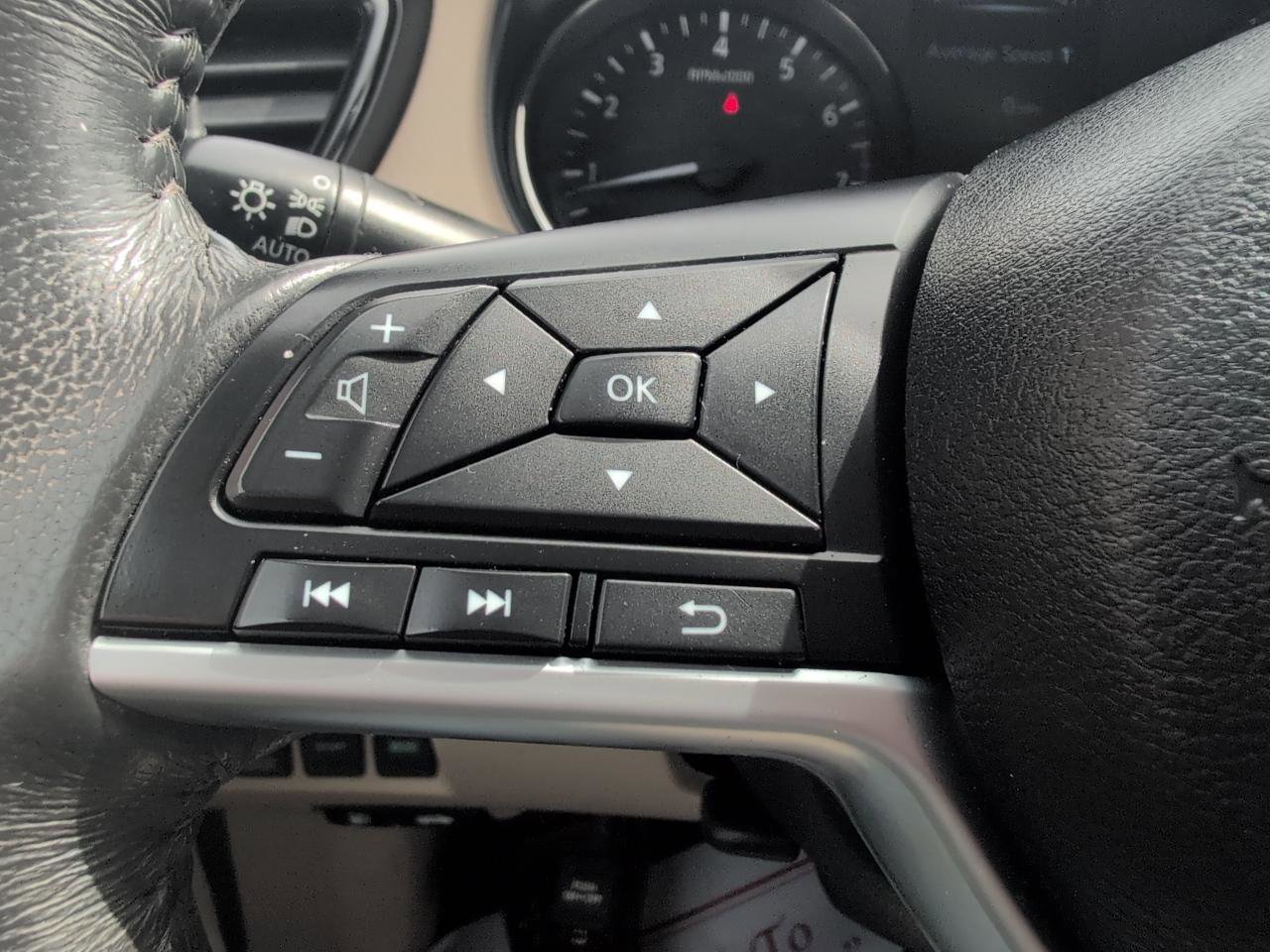 Used 2017 Nissan Rogue SV image 18