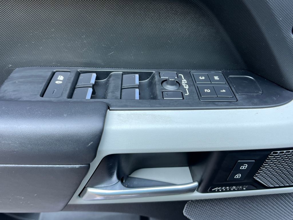 Used 2024 Land Rover Defender 110 X-Dynamic SE image 13