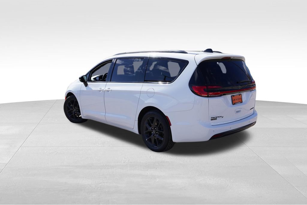 Used 2025 Chrysler Pacifica Limited image 7