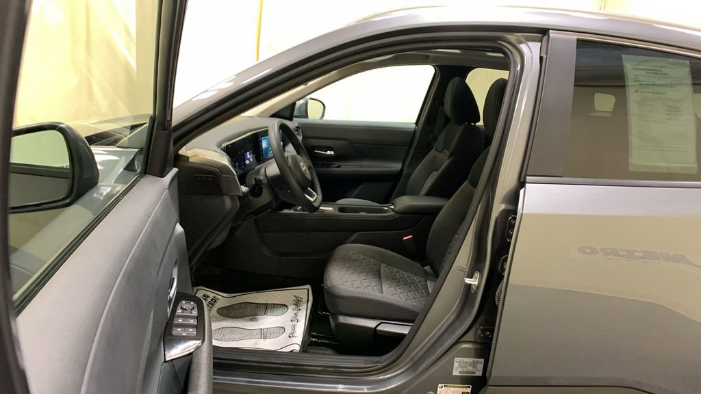 Used 2025 Nissan Kicks SV w/ SV Premium Package image 26