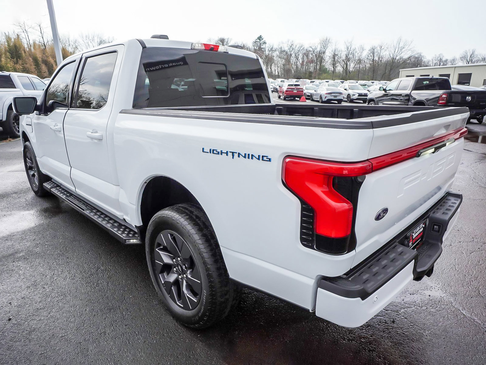 Used 2023 Ford F150 Lightning Lariat image 4