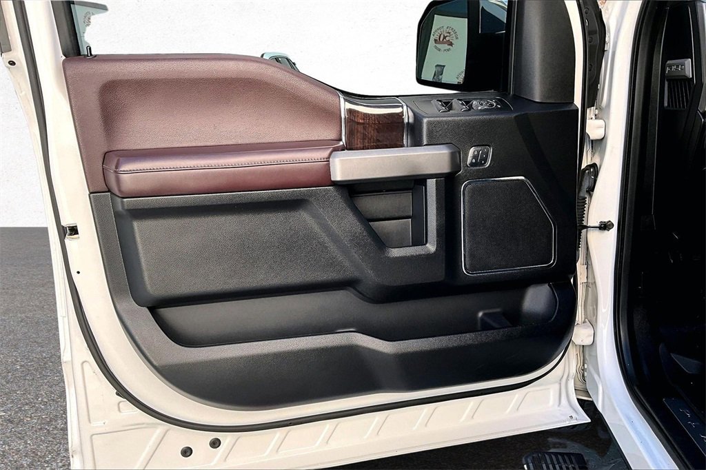 Used 2017 Ford F150 Platinum w/ Equipment Group 701A Luxury image 21