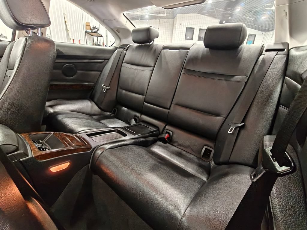 Used 2011 BMW 328i xDrive Coupe AWD/4WD image 31