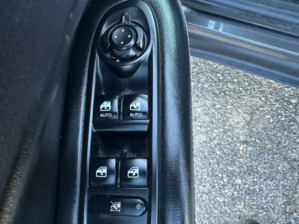 Used 2018 Jeep Compass Latitude image 22