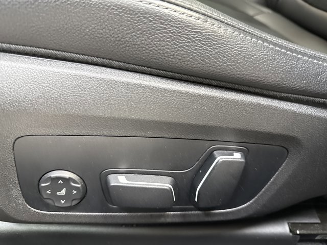 Used 2024 BMW 330e xDrive image 28