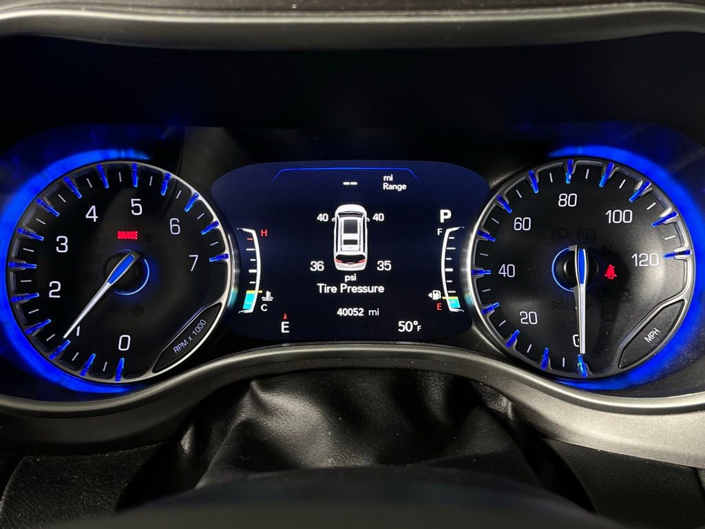 Used 2024 Chrysler Pacifica Touring-L image 14