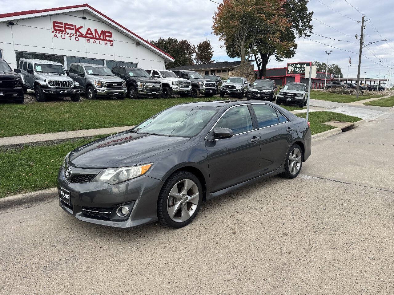 Used 2012 Toyota Camry SE w/ Leather Pkg FWD image 1