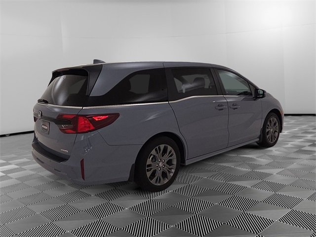 Used 2025 Honda Odyssey Touring image 3