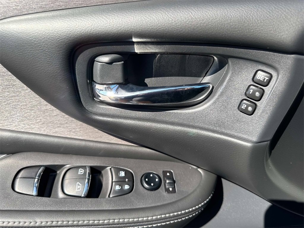 Used 2023 Nissan Murano SL w/ Cargo Package image 11