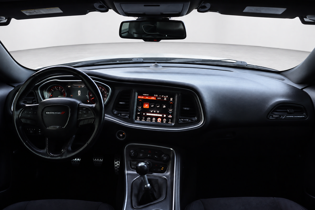 Used 2016 Dodge Challenger R/T Scat Pack w/ Leather Interior Group RWD image 15
