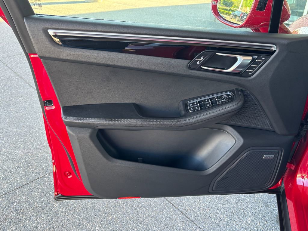 Used 2023 Porsche Macan image 23