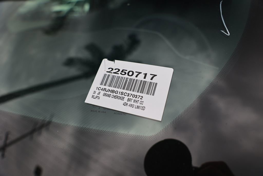 New 2025 Jeep Grand Cherokee Limited image 34