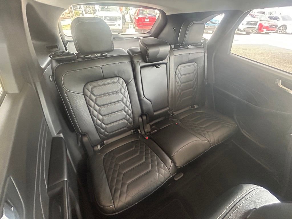 Certified 2024 Ford Escape SE w/ PHEV Premium Package FWD image 32