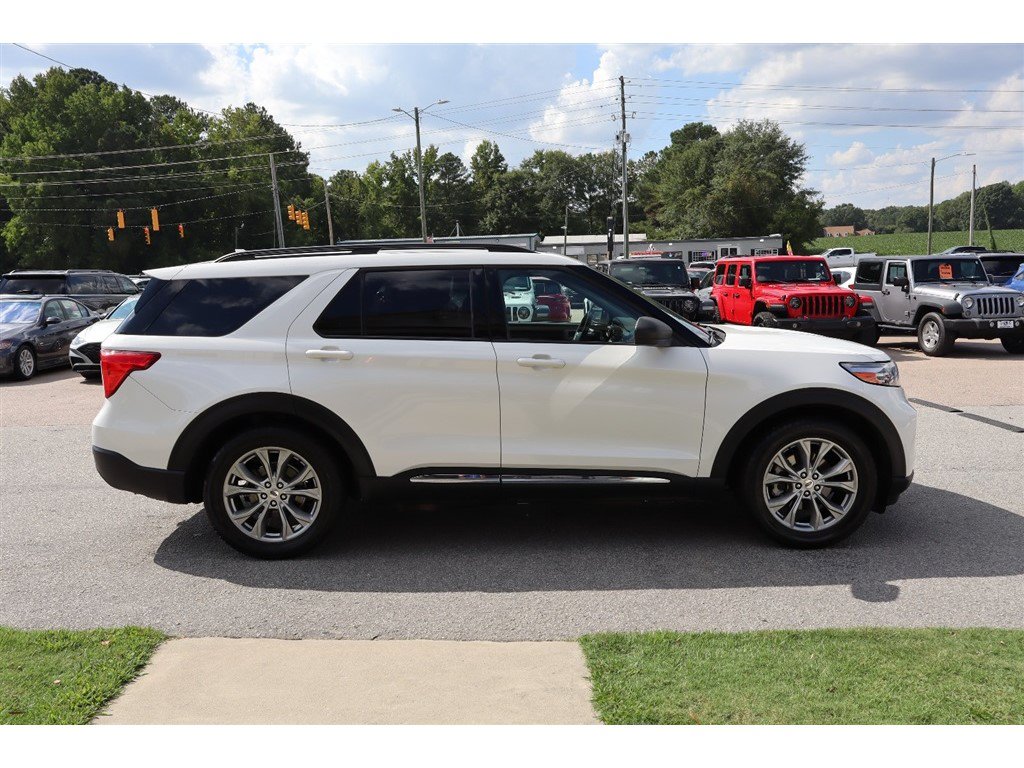 Used 2022 Ford Explorer XLT w/ Equipment Group 202A RWD image 6