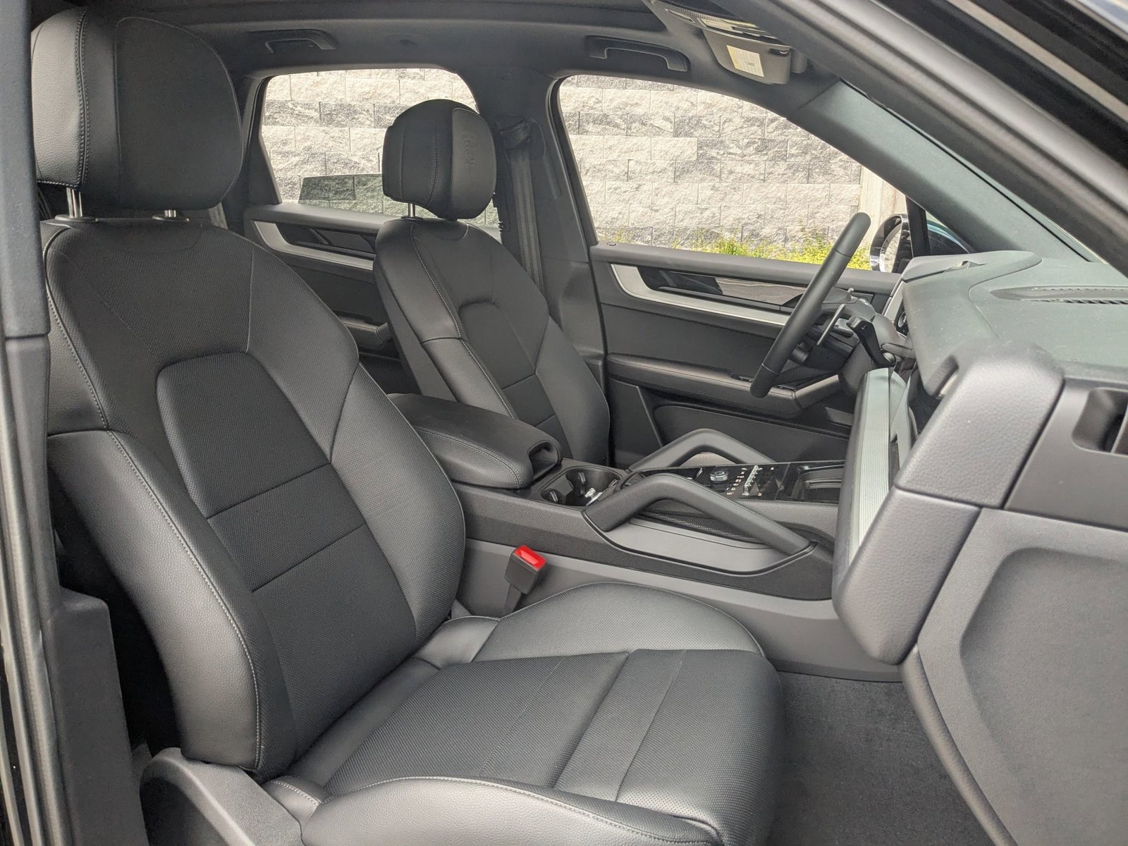 Certified 2025 Porsche Cayenne image 25