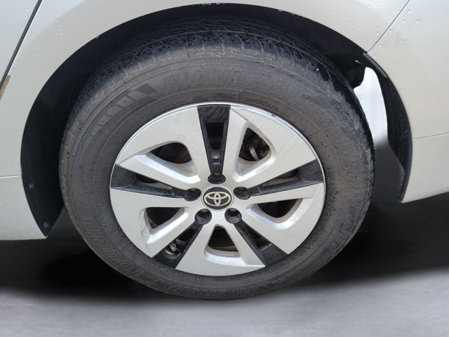 Used 2016 Toyota Prius Three FWD image 8