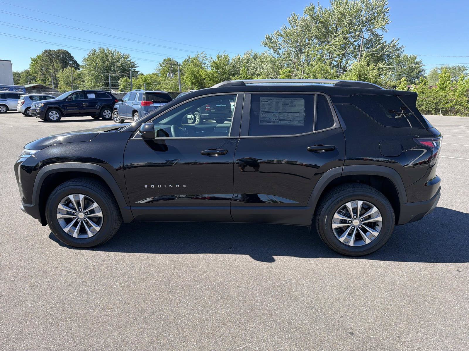 New 2026 Chevrolet Equinox LT w/ Convenience Package II FWD image 4