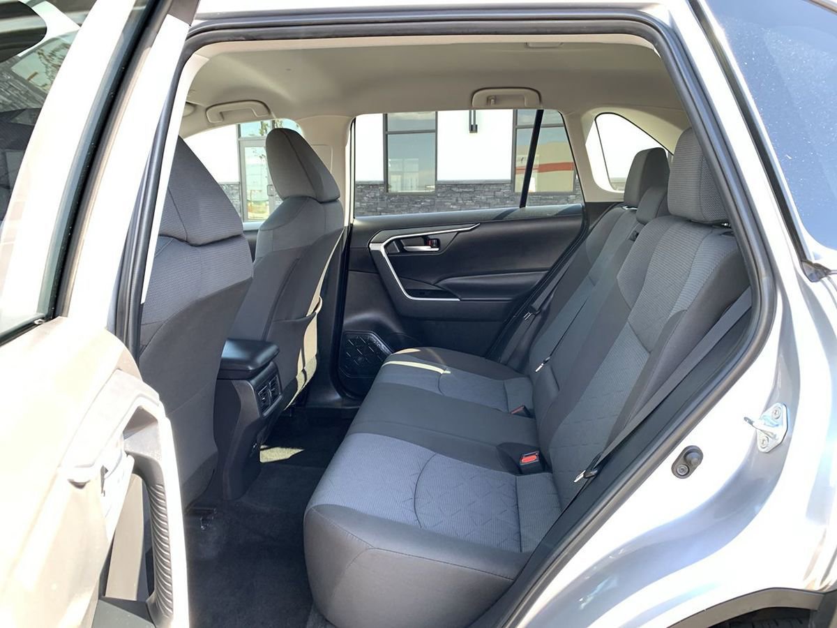 Used 2025 Toyota RAV4 XLE AWD/4WD image 25