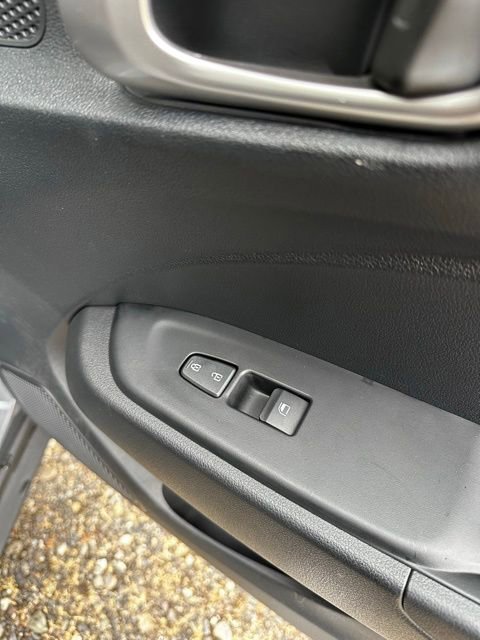 Certified 2025 Hyundai Venue SEL FWD image 19
