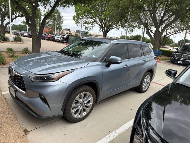 Used 2021 Toyota Highlander Limited image 1
