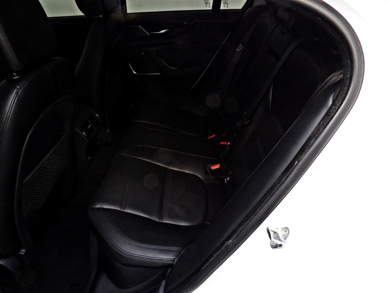 Used 2020 Jaguar XE S image 10