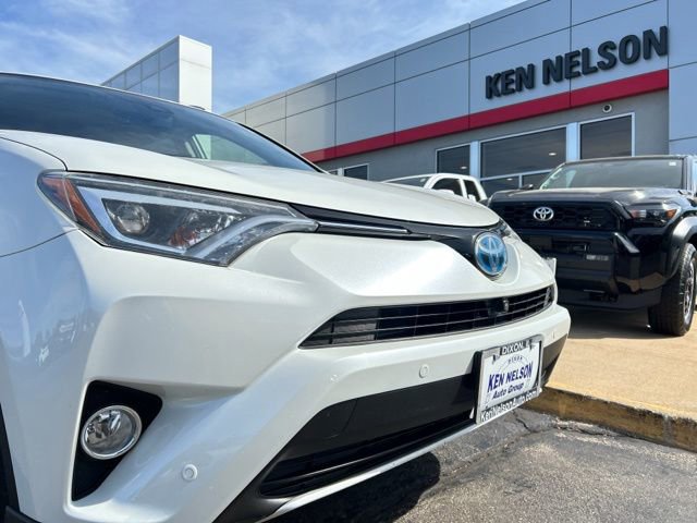 Used 2016 Toyota RAV4 Limited w/ Advanced Technology Package AWD/4WD image 4