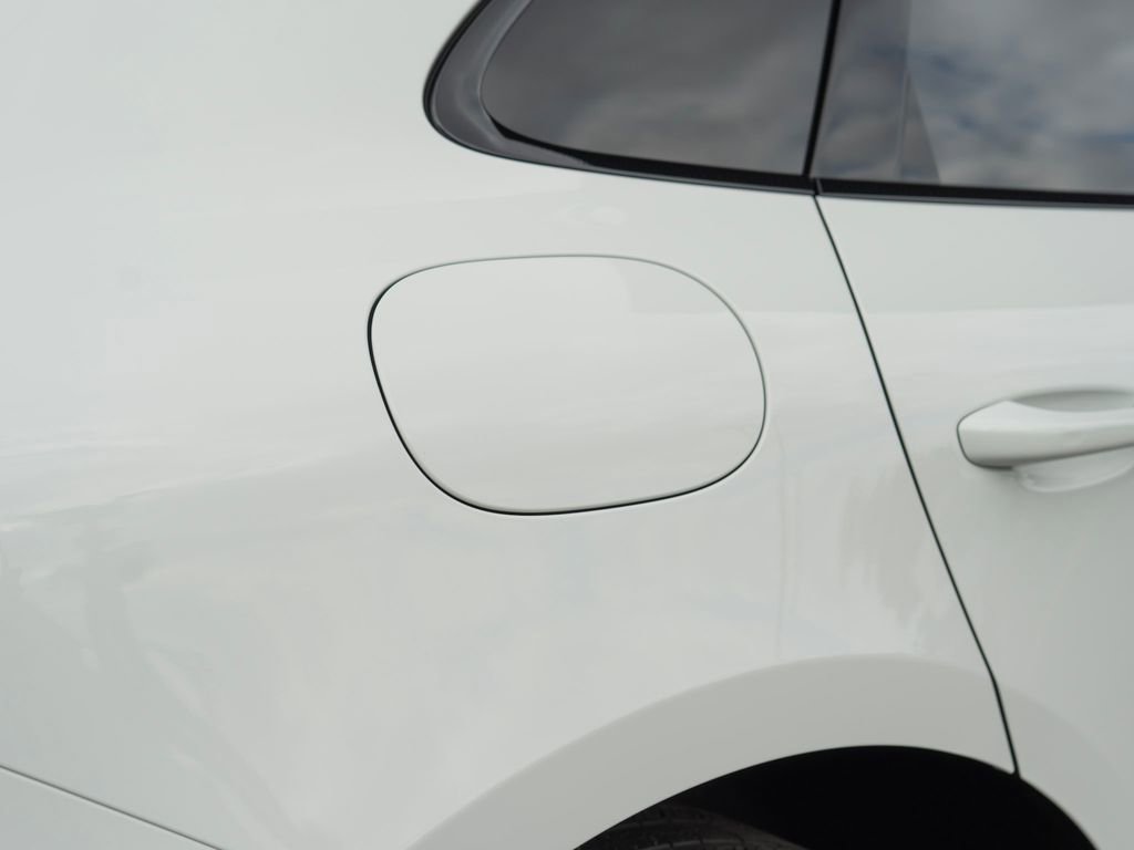 New 2025 Porsche Macan image 15