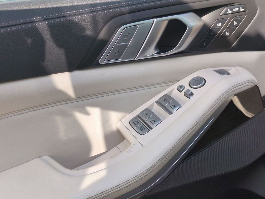 Used 2020 BMW X7 xDrive40i w/ Premium Package image 16