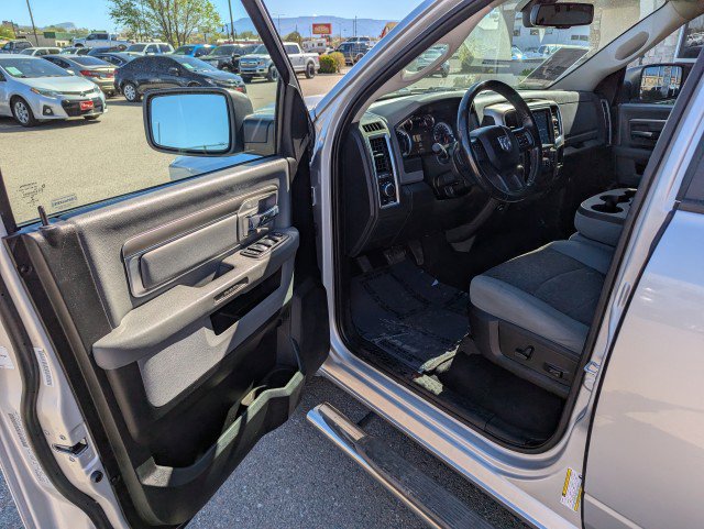 Used 2019 RAM 1500 Classic SLT w/ Luxury Group AWD/4WD image 8