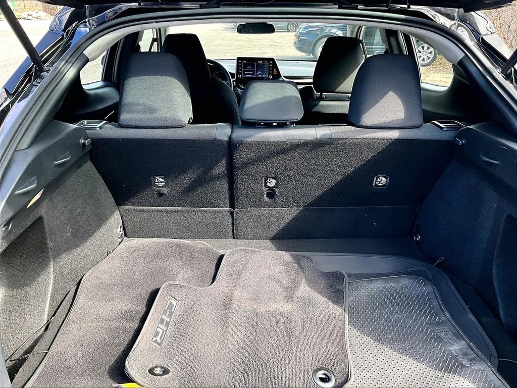 Used 2021 Toyota C-HR LE image 21